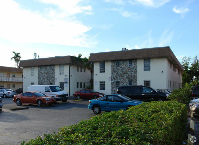 Property Photo: 2842 Fillmore Street 5 FL 33020
