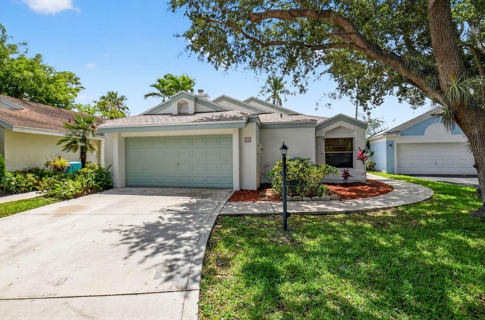 Property Photo: 21 Swallow Drive FL 33436
