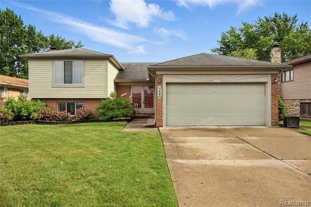 Property Photo: 3422 Gloucester Drive MI 48310