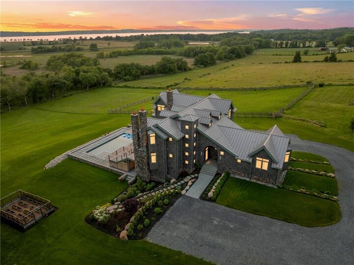 82 Nonquit Lane  Tiverton RI 02878 photo