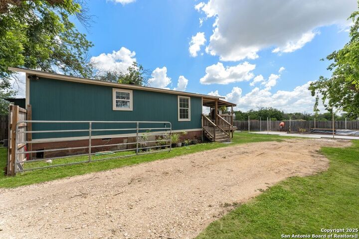235 Overlook Rd  San Antonio TX 78233 photo