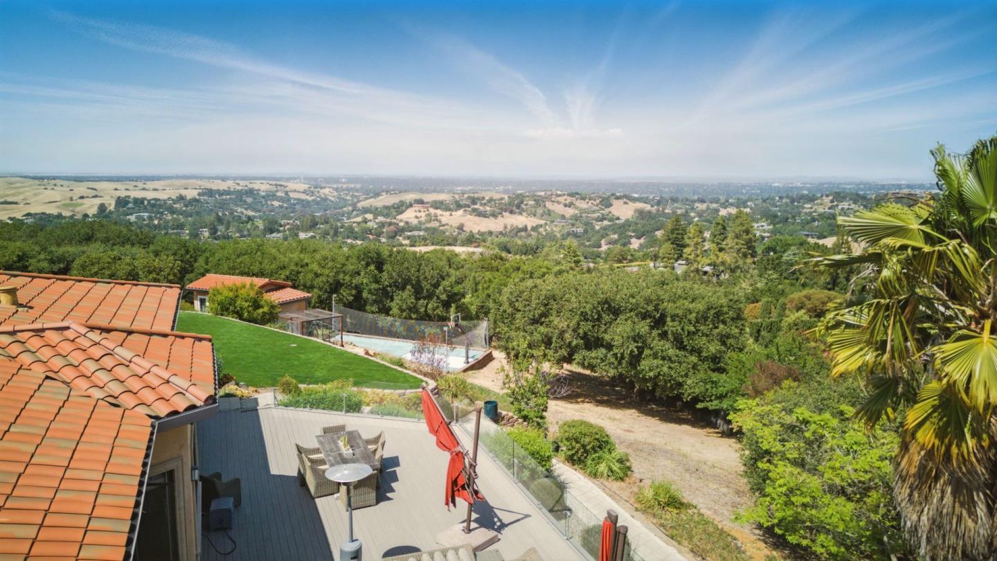 Property Photo:  12252 Menalto Drive  CA 94022 