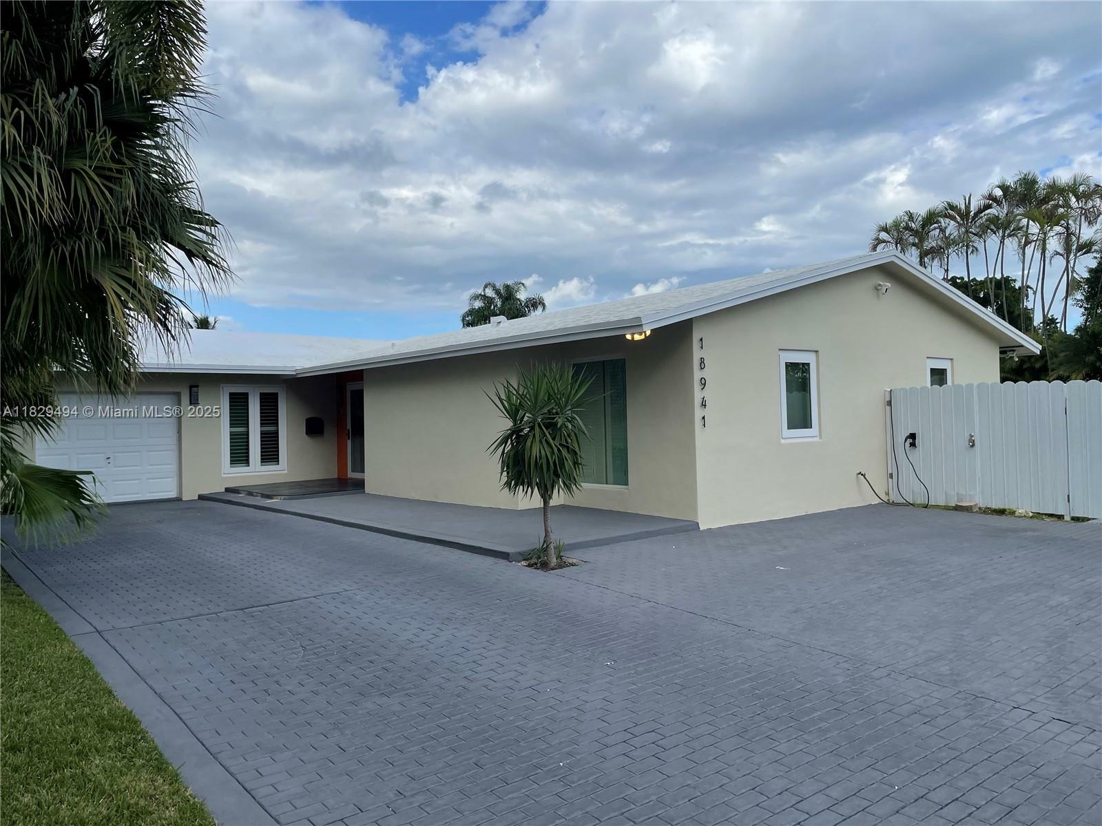 Property Photo: 18941 SW 92nd Ct FL 33157