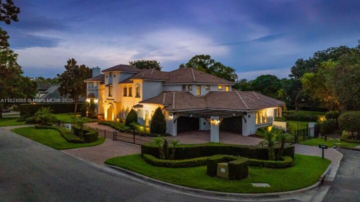 Property Photo: 2211 Azalea Pl FL 32789