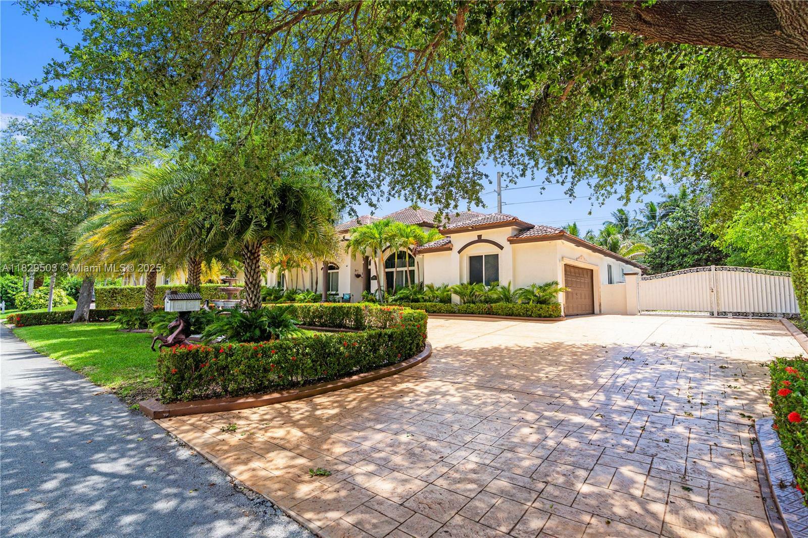 Property Photo: 16601 SW 87th Ct 16601 FL 33157
