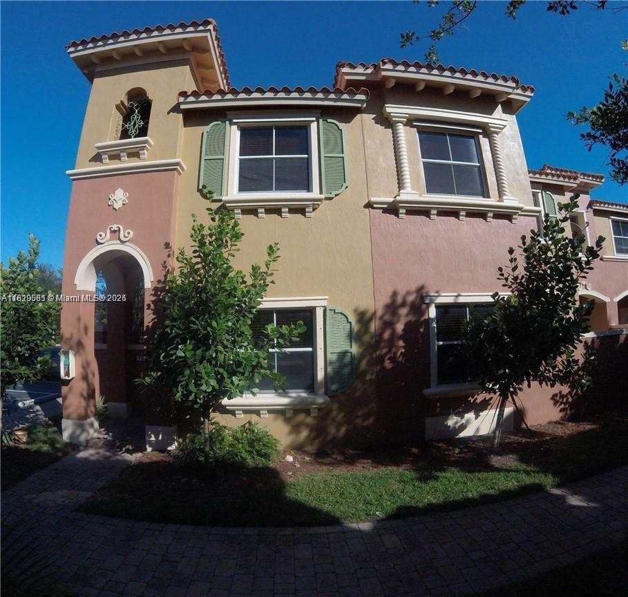 Property Photo: 700 SW 106th Ave 2007 FL 33025