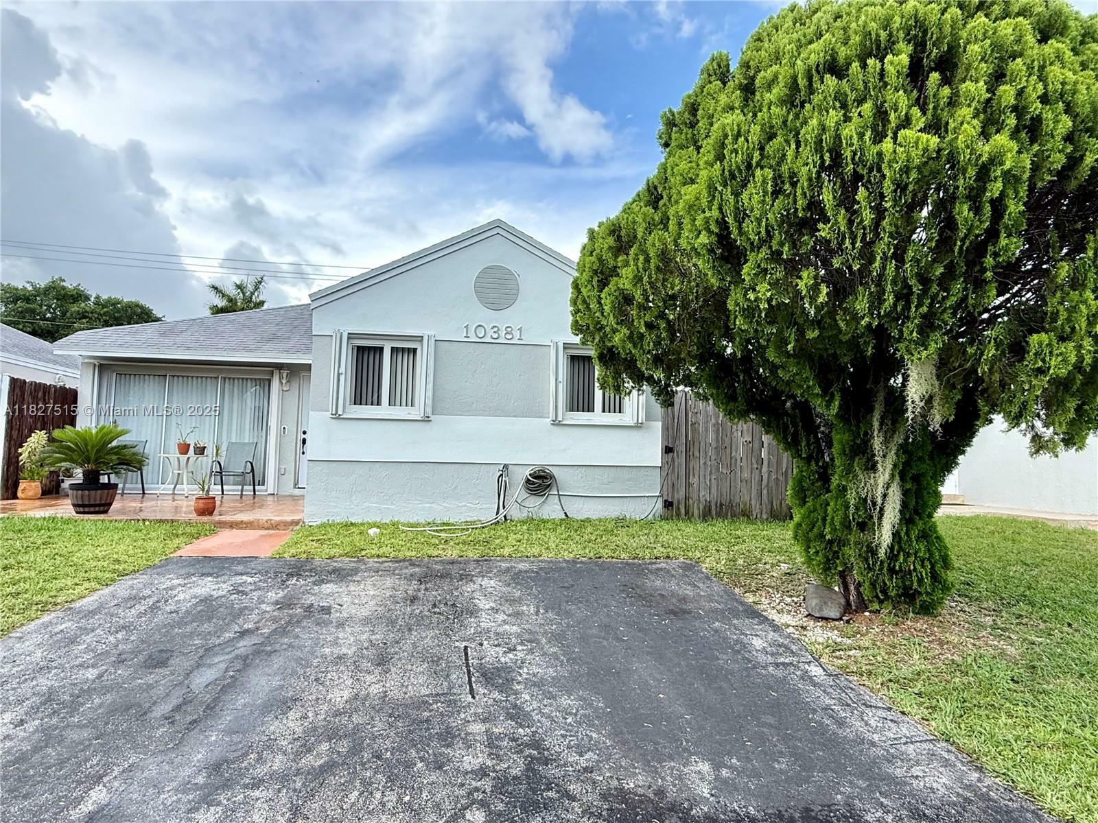 10381 SW 205th Ter  Cutler Bay FL 33189 photo