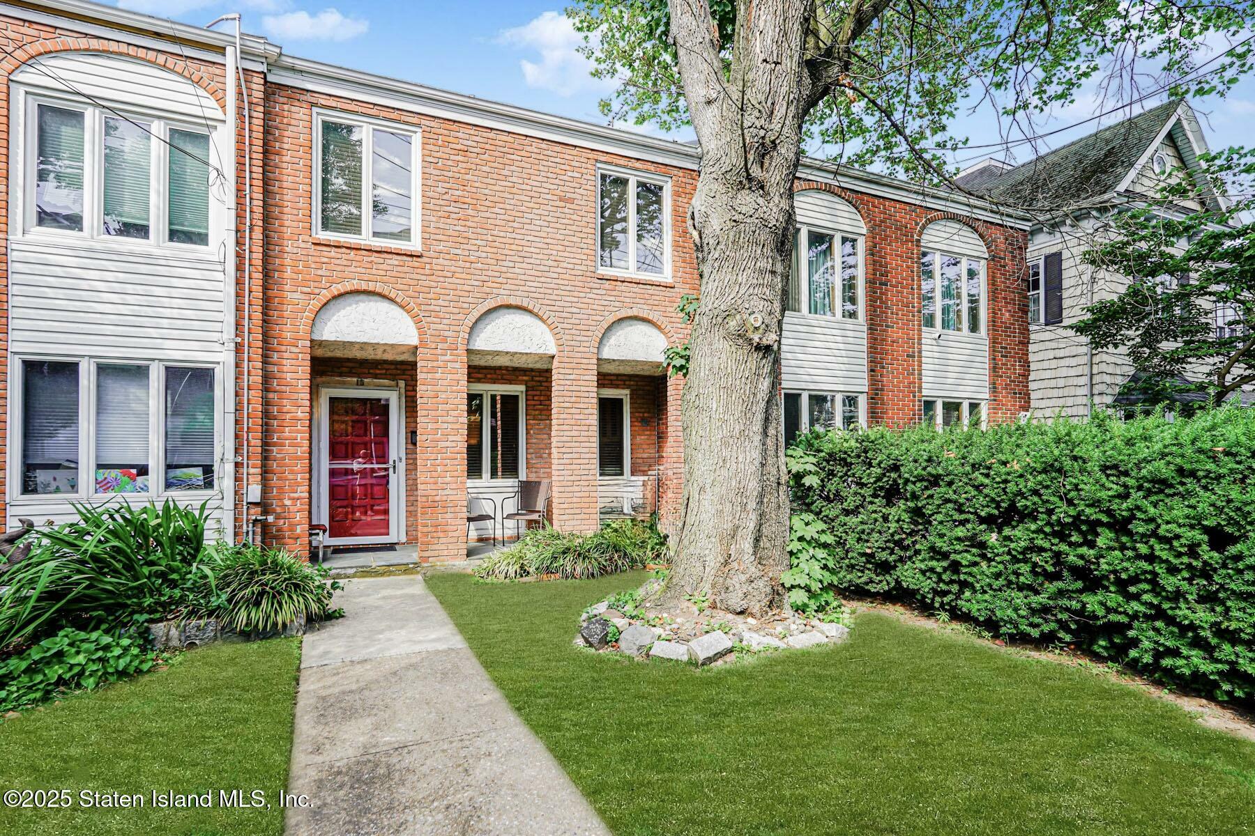 Property Photo:  15 Occident Avenue  NY 10304 