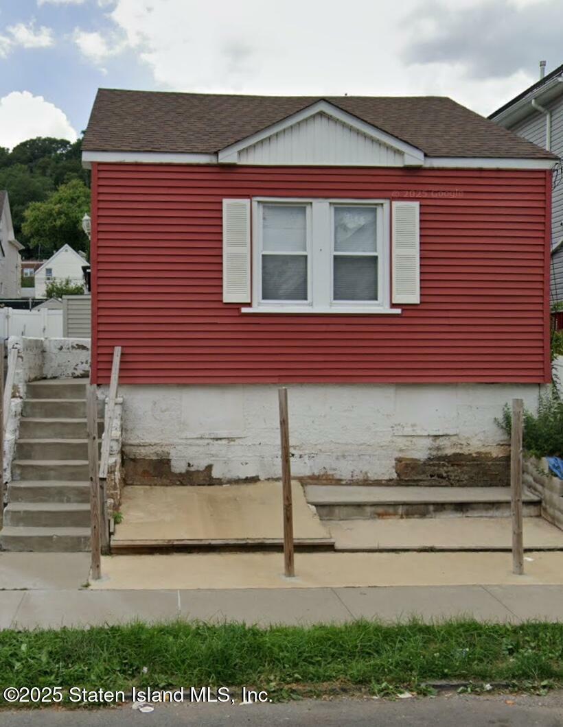 Property Photo:  276 Gordon Street  NY 10304 