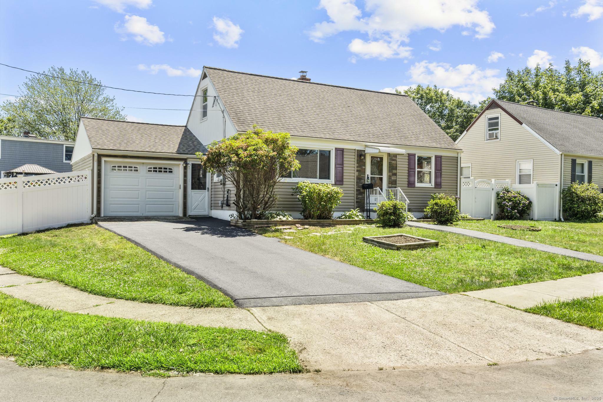 Property Photo: 15 Burdette Place CT 06460