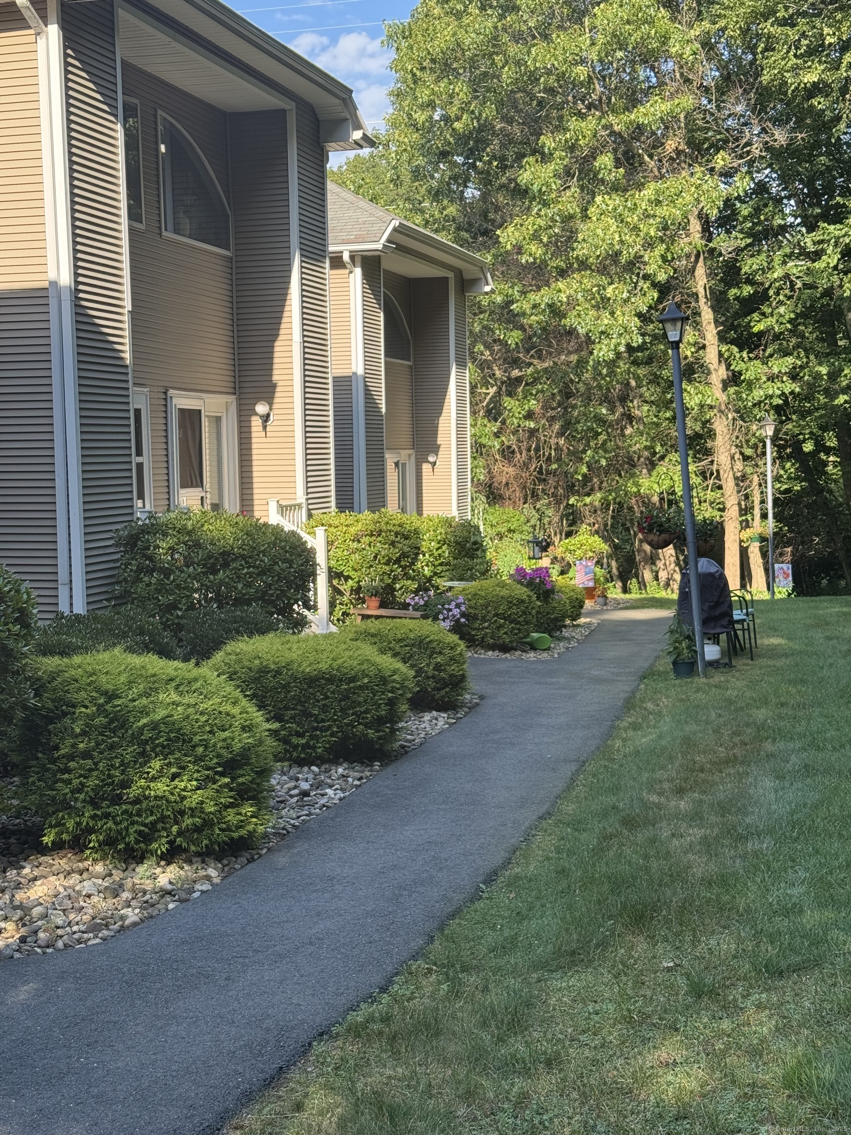 Property Photo:  80 Country Lane Apt 24  CT 06066 