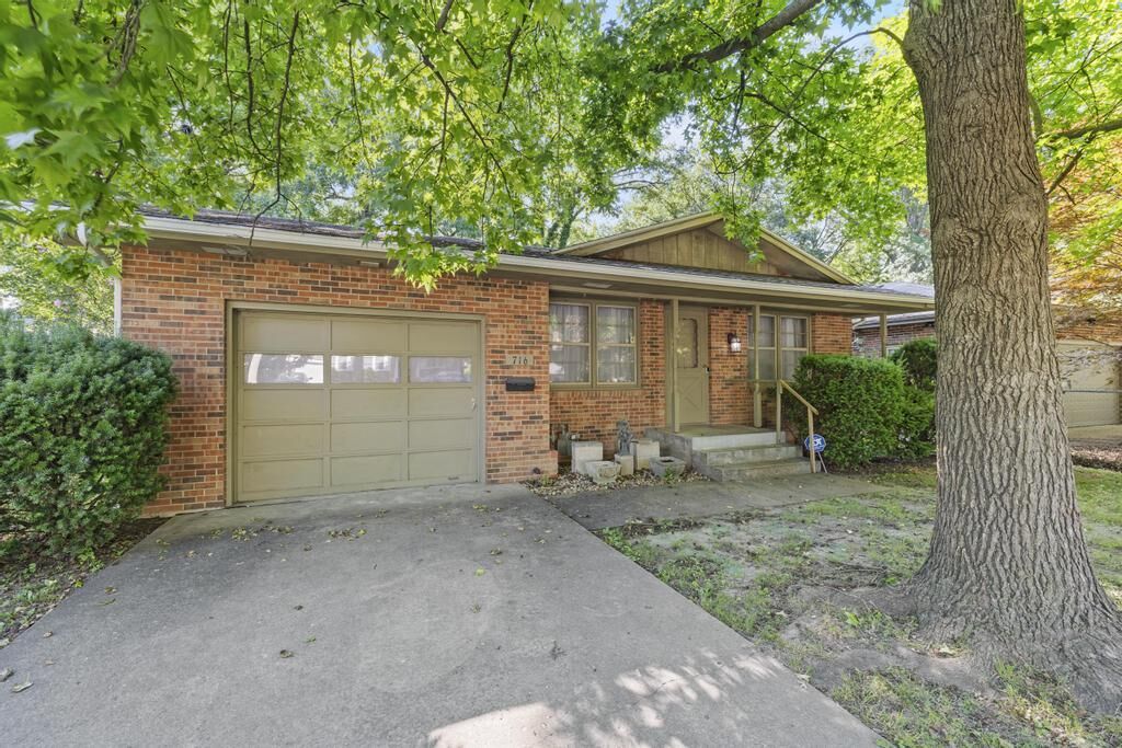 Property Photo: 716 S Rogers Avenue MO 65804