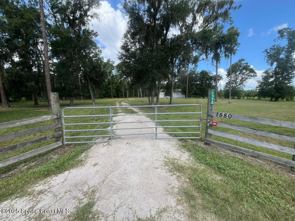 Property Photo:  1580 N Division Street  FL 32765 