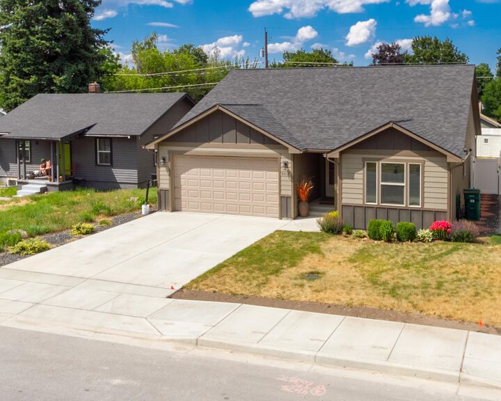 4017 E Hartson Ave  Spokane WA 99202 photo