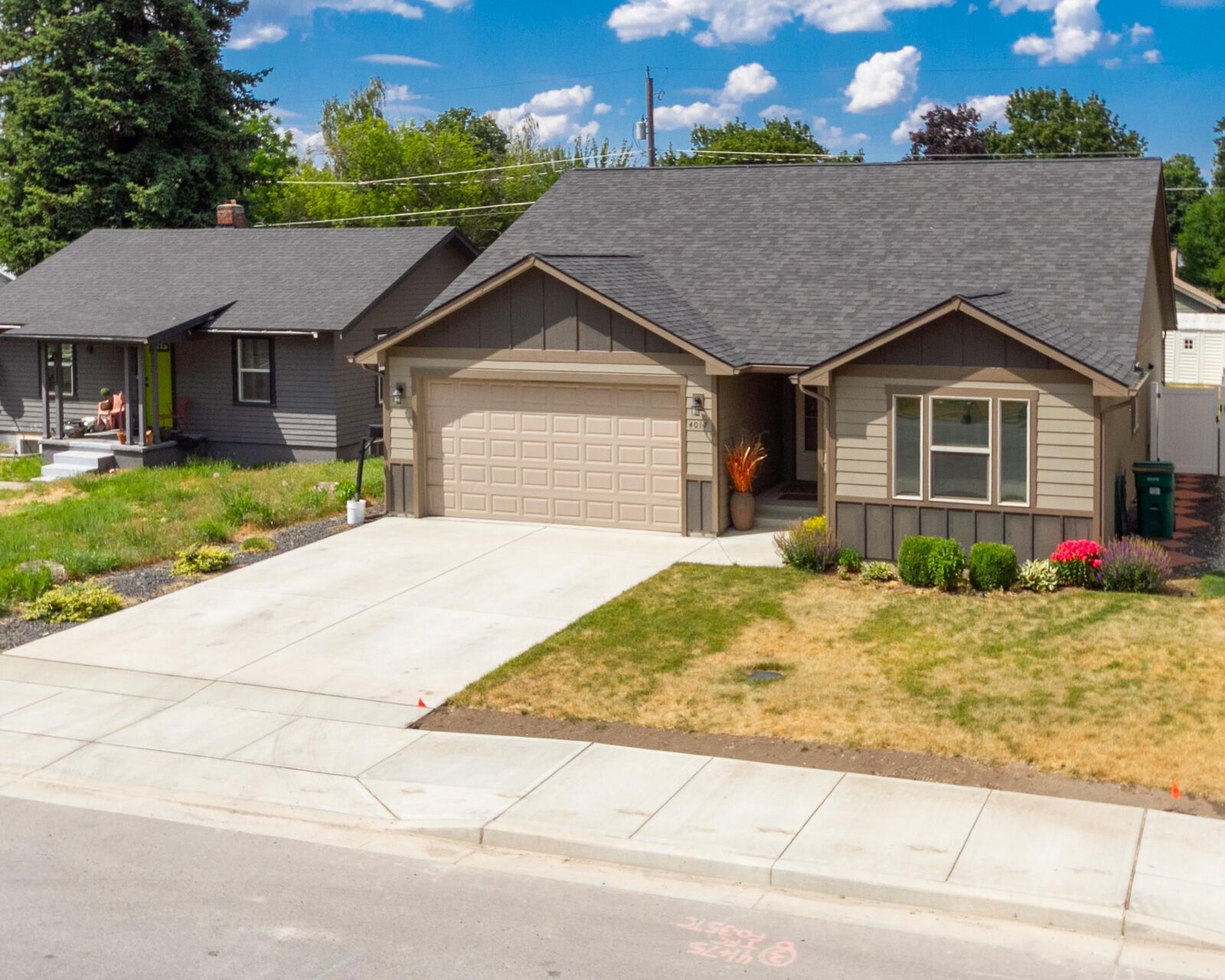 Property Photo: 4017 E Hartson Ave WA 99202