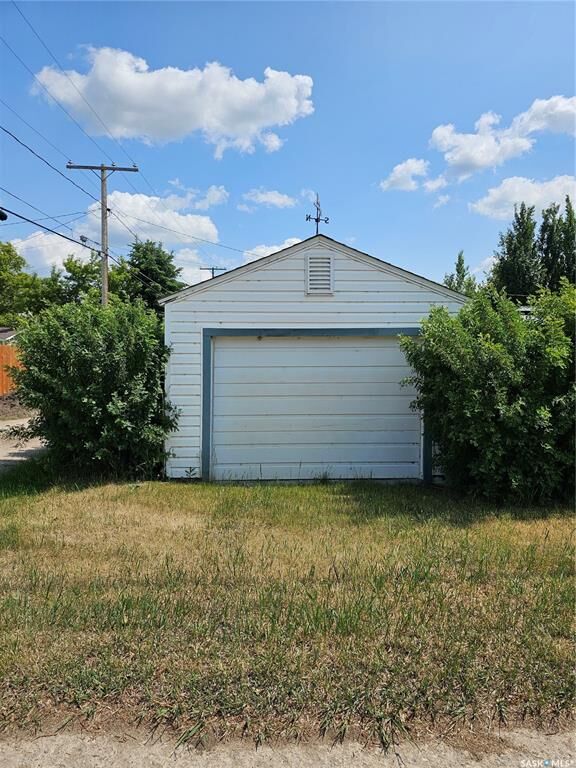 Property Photo:  297 2nd Avenue W  SK S0K 4L0 