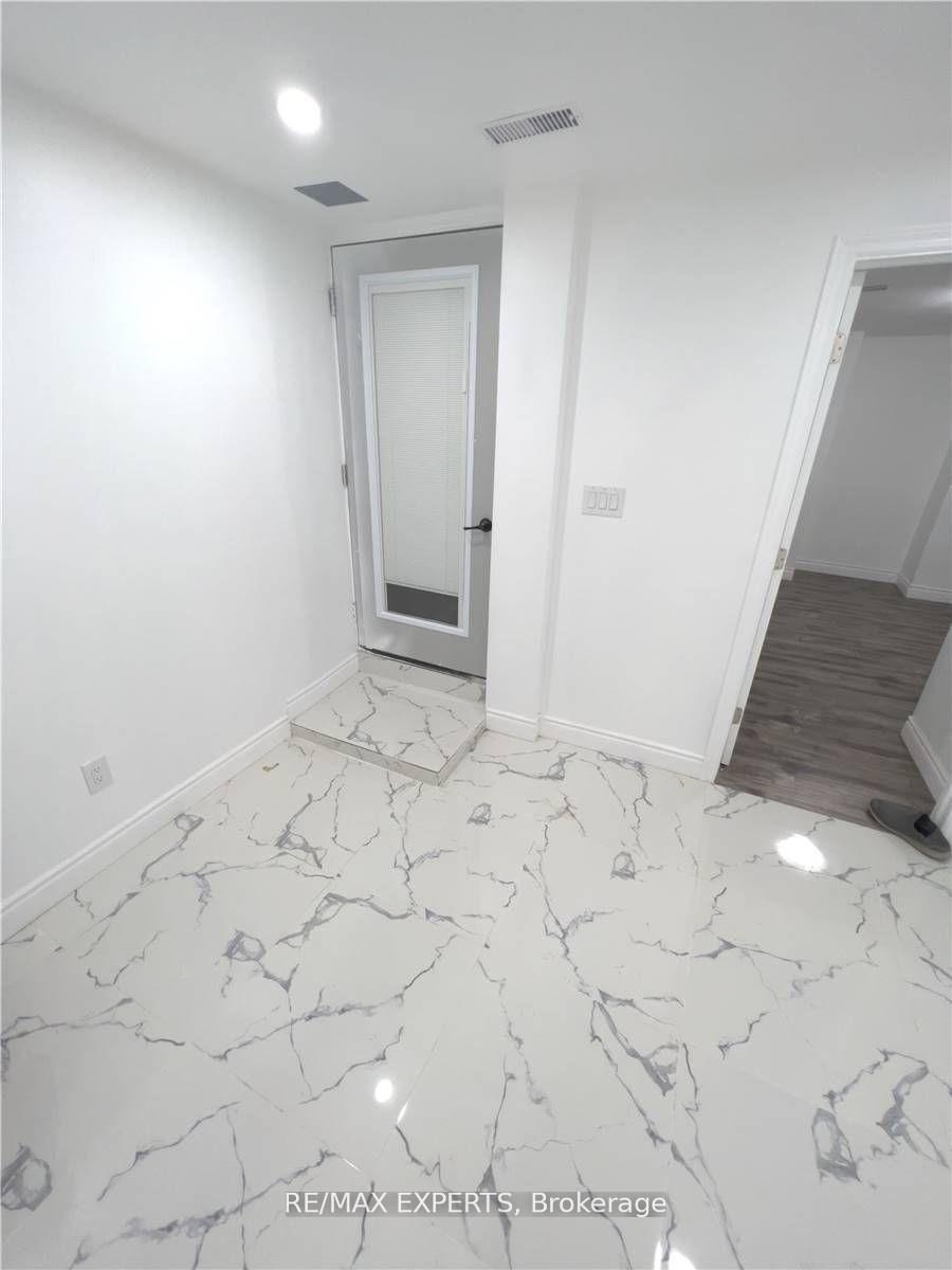 Property Photo: 43 Jingle Crescent Lower ON L6S 0A8