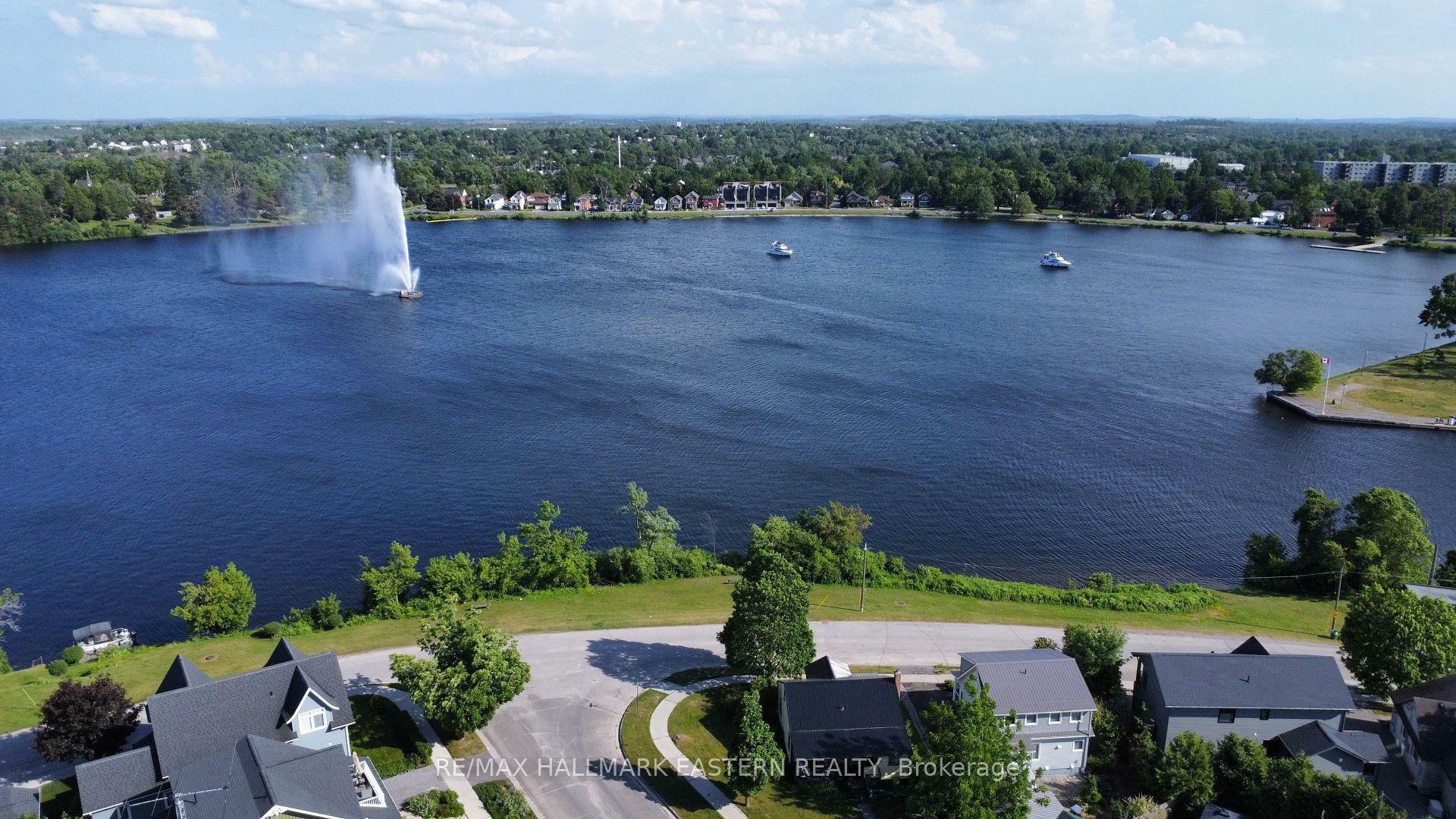 63 Edgewater Boulevard  Peterborough East ON K9H 1A4 photo