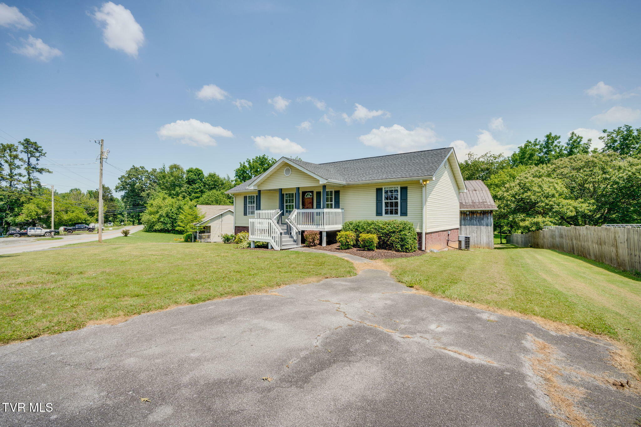 Property Photo: 3305 Mayfield Drive TN 37604