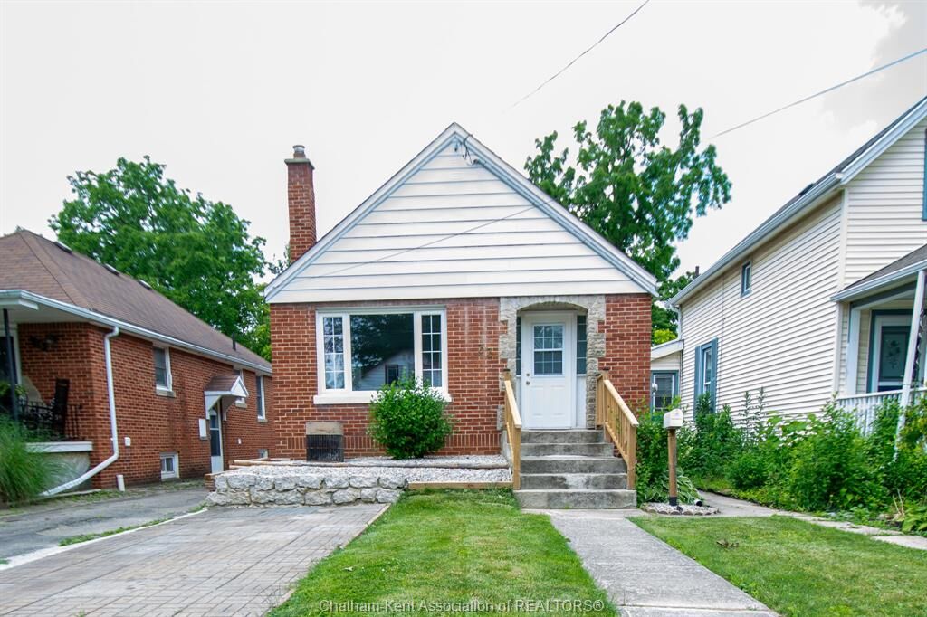 Property Photo:  33 Wilson Avenue  ON N7L 1K8 