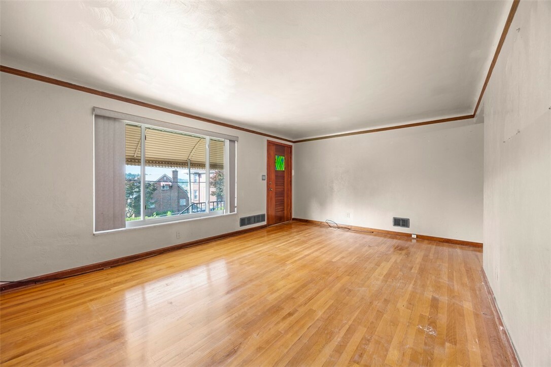 Property Photo: 400 Ariston Ave PA 15210
