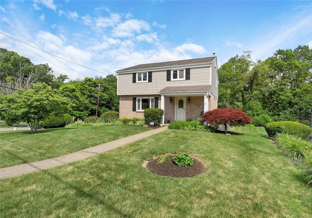 Property Photo: 1031 Fiddleback Dr PA 15136