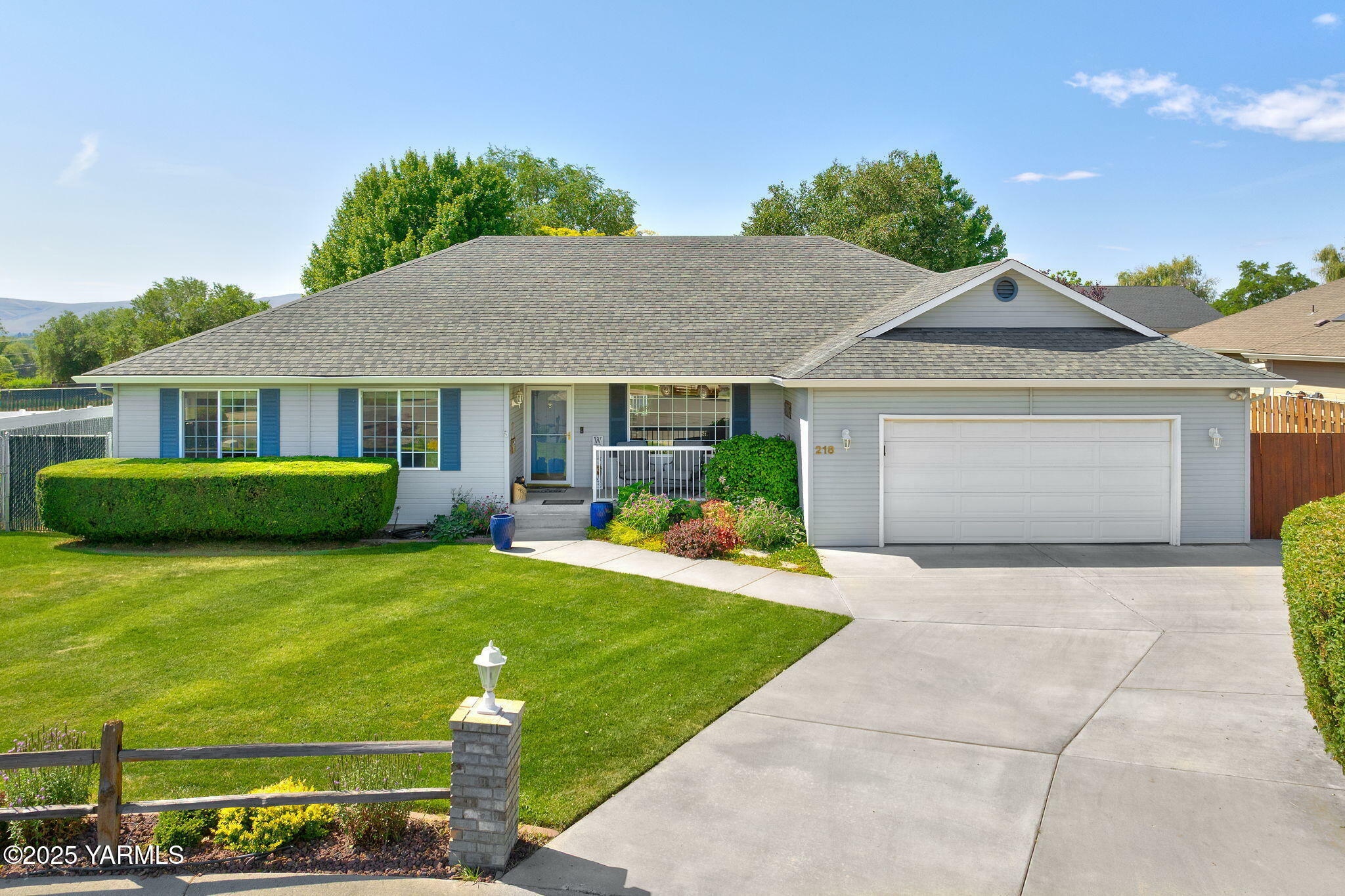 Property Photo: 218 S 86th Pl WA 98908