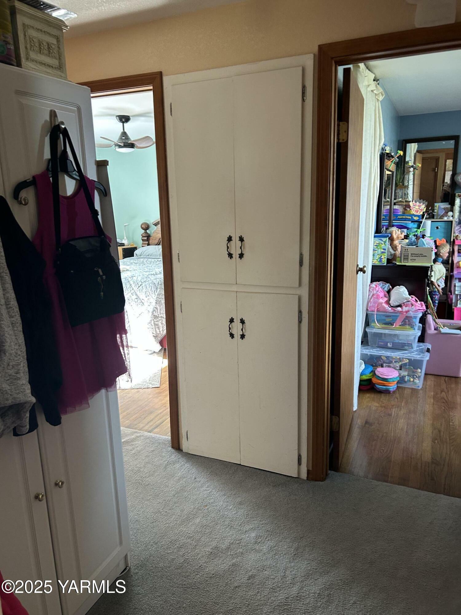 Property Photo:  1511 S 5th Ave  WA 98902 
