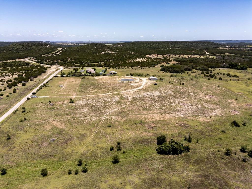 Property Photo: 812 County Road 3295 TX 76522