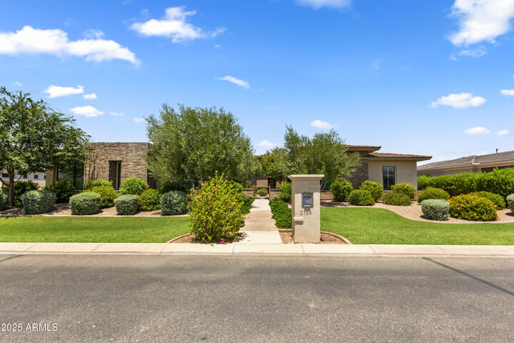 Property Photo: 2754 E Kingbird Drive AZ 85297
