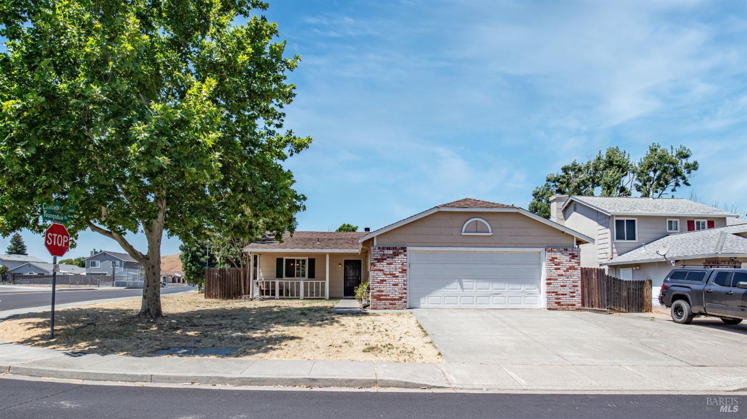 Property Photo: 1000 Cinnabar Way CA 95687