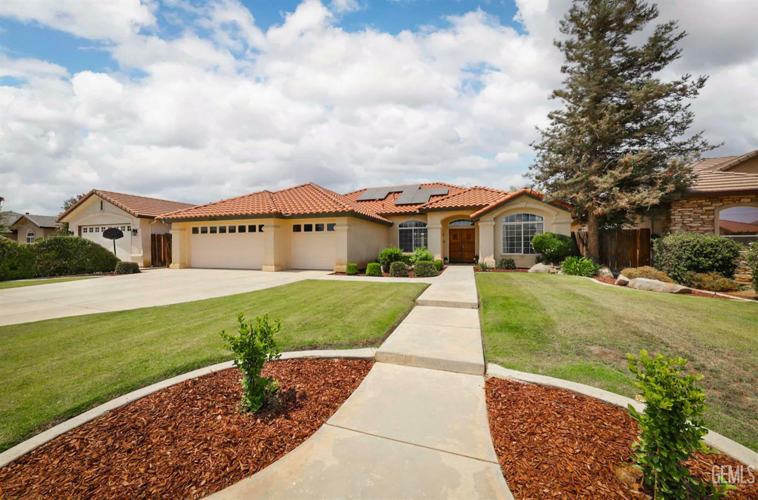 Property Photo: 12710 Lanai Avenue CA 93312