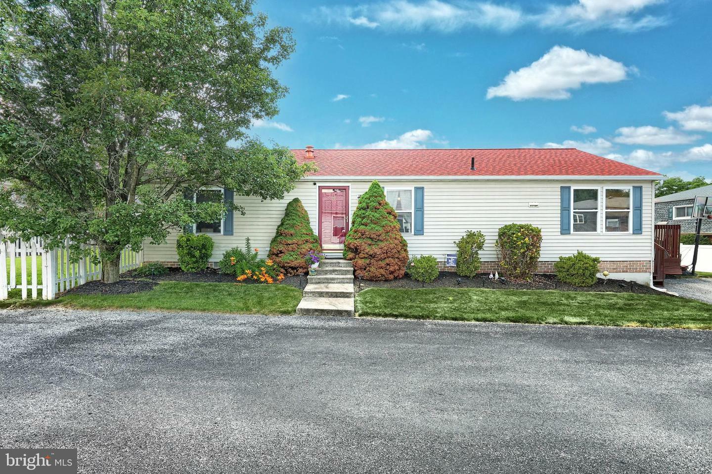 Property Photo: 19 Glenview Circle PA 17019