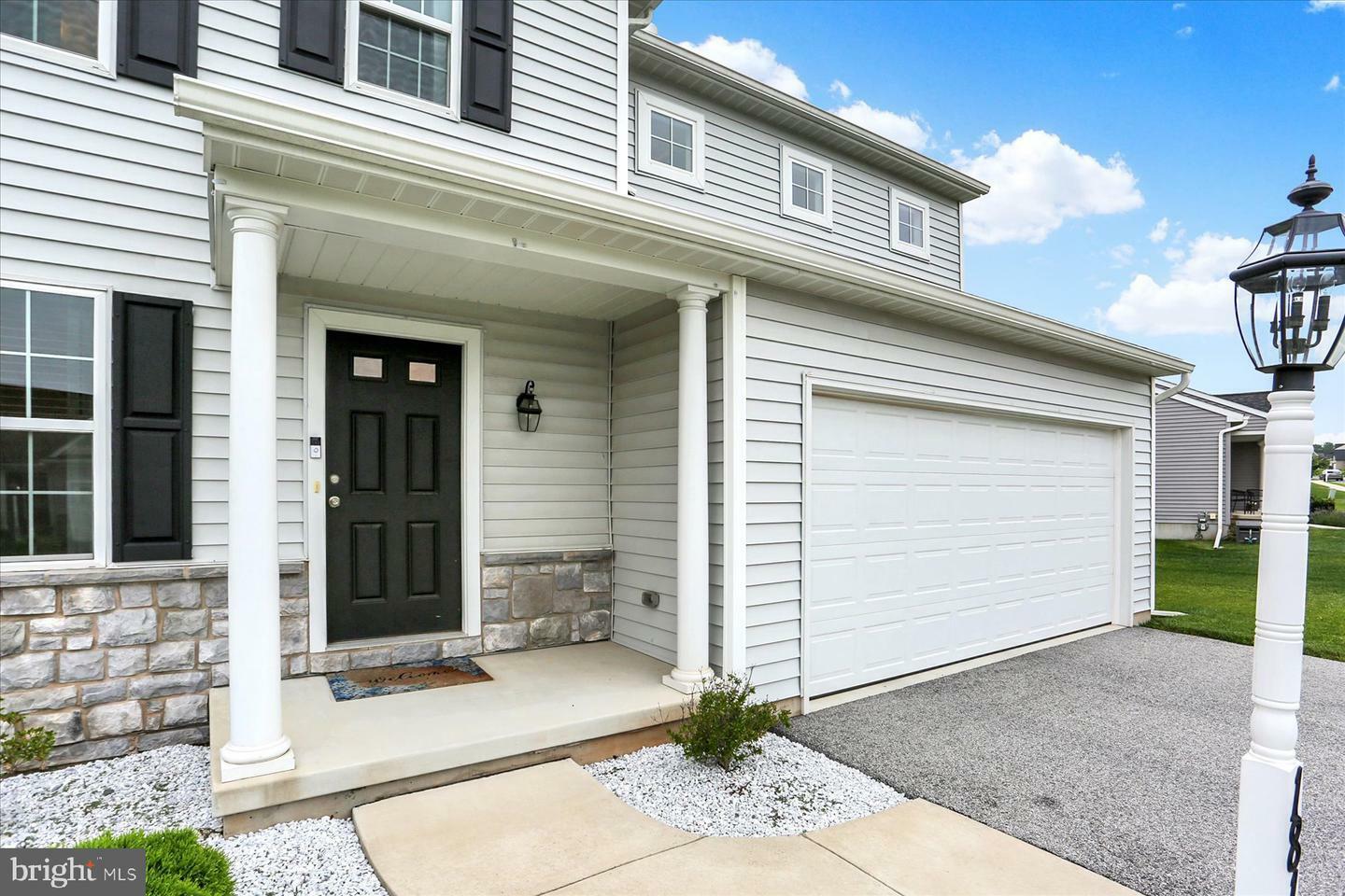 Property Photo:  1816 Fountain Rock Drive  PA 17315 