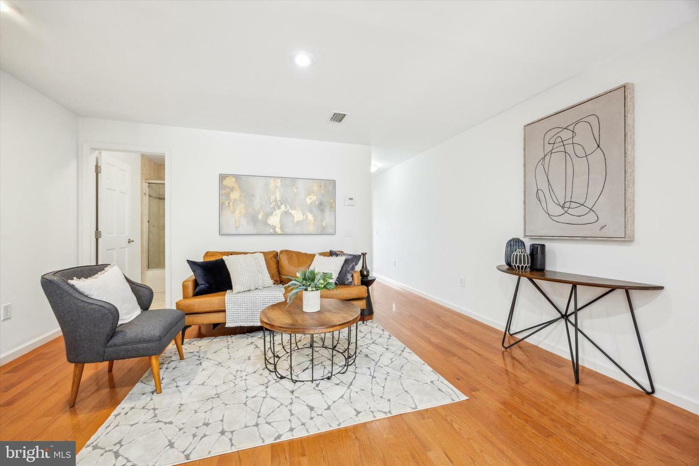 Property Photo: 2121 Carpenter Street 2 PA 19146