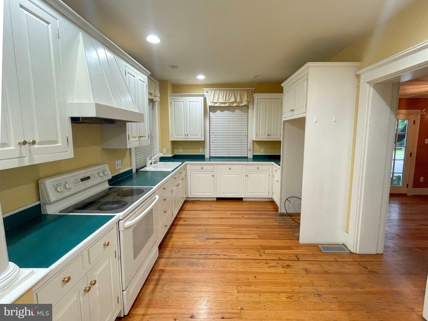 Property Photo:  2419 Lititz Pike  PA 17601 
