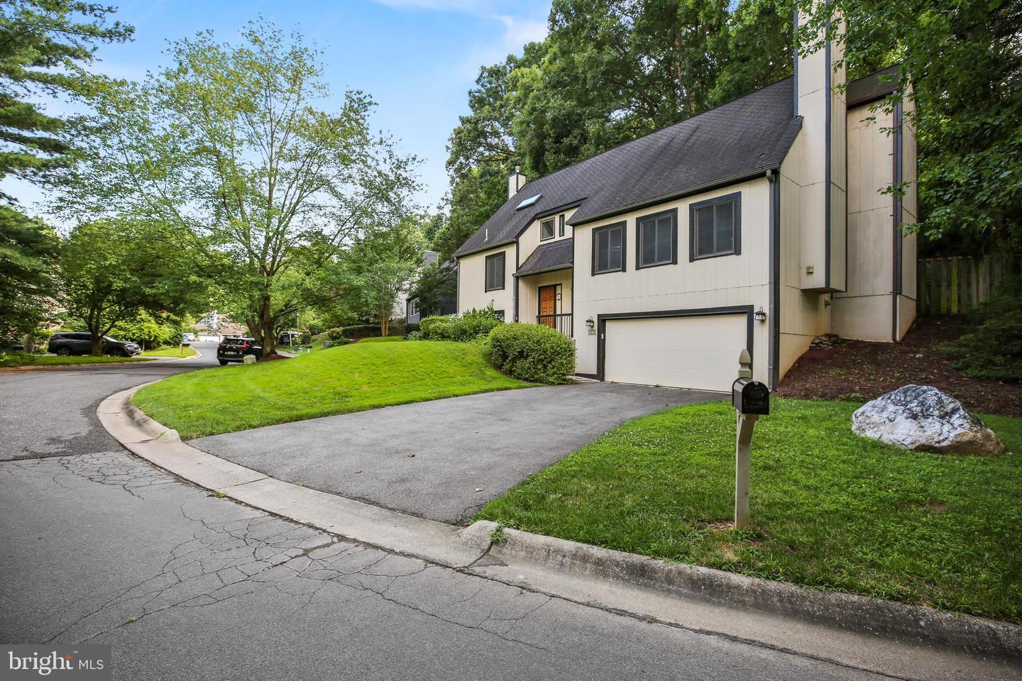 Property Photo: 11220 Angus Place MD 20854