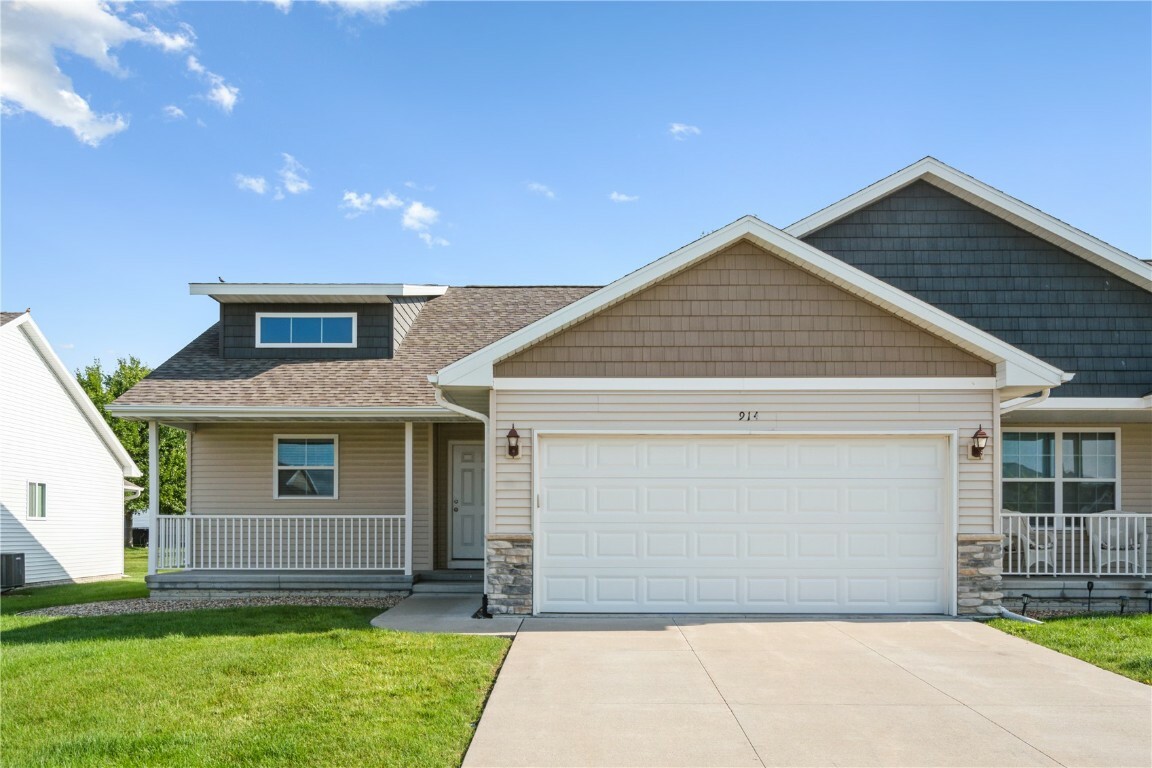 914 Deer Run Drive NE  Cedar Rapids IA 52402 photo