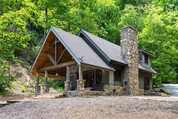 Property Photo: 1037 Newberry Creek Road NC 28762