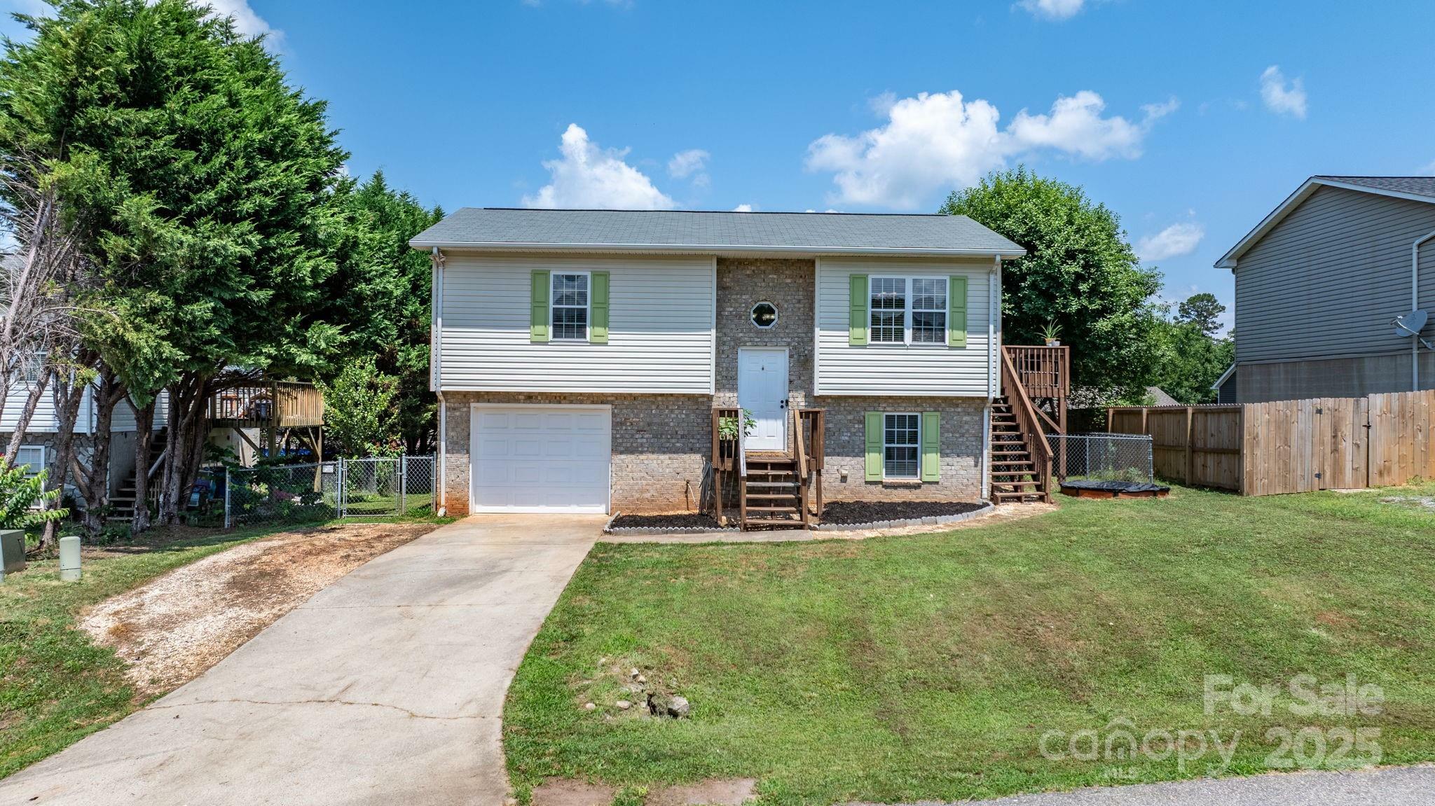 23 Redwood Court  Hickory NC 28601 photo