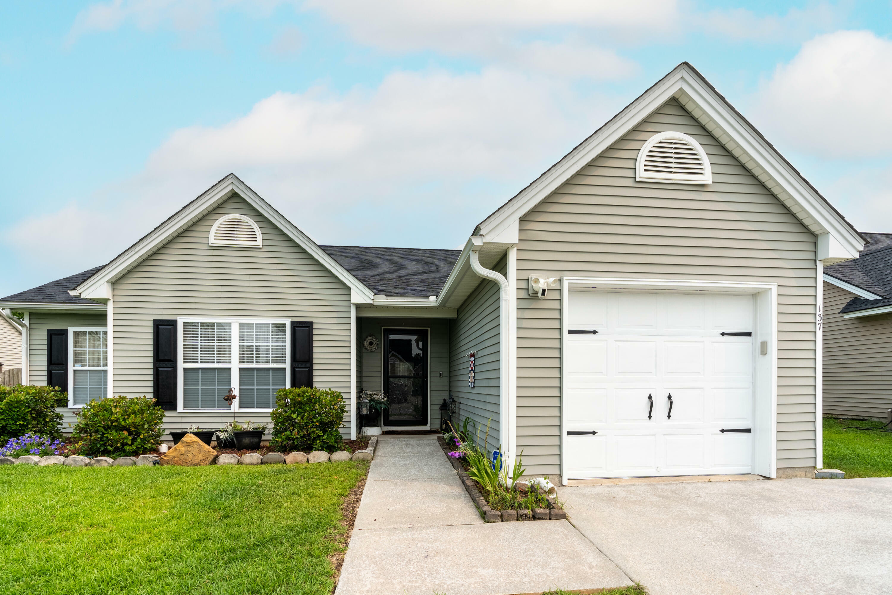 Property Photo: 137 Salem Creek Drive SC 29445