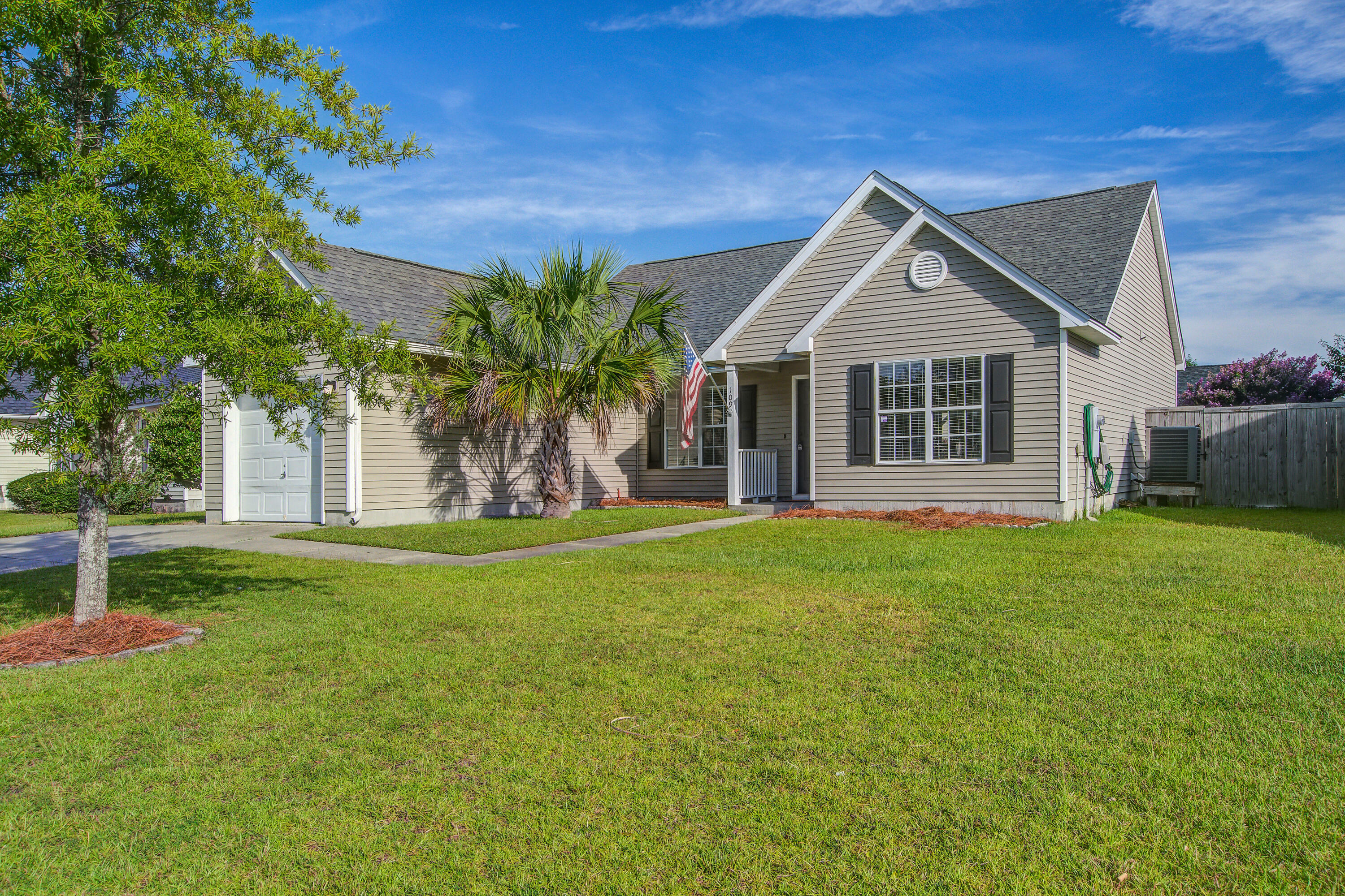 Property Photo:  109 Dovetail Circle  SC 29483 