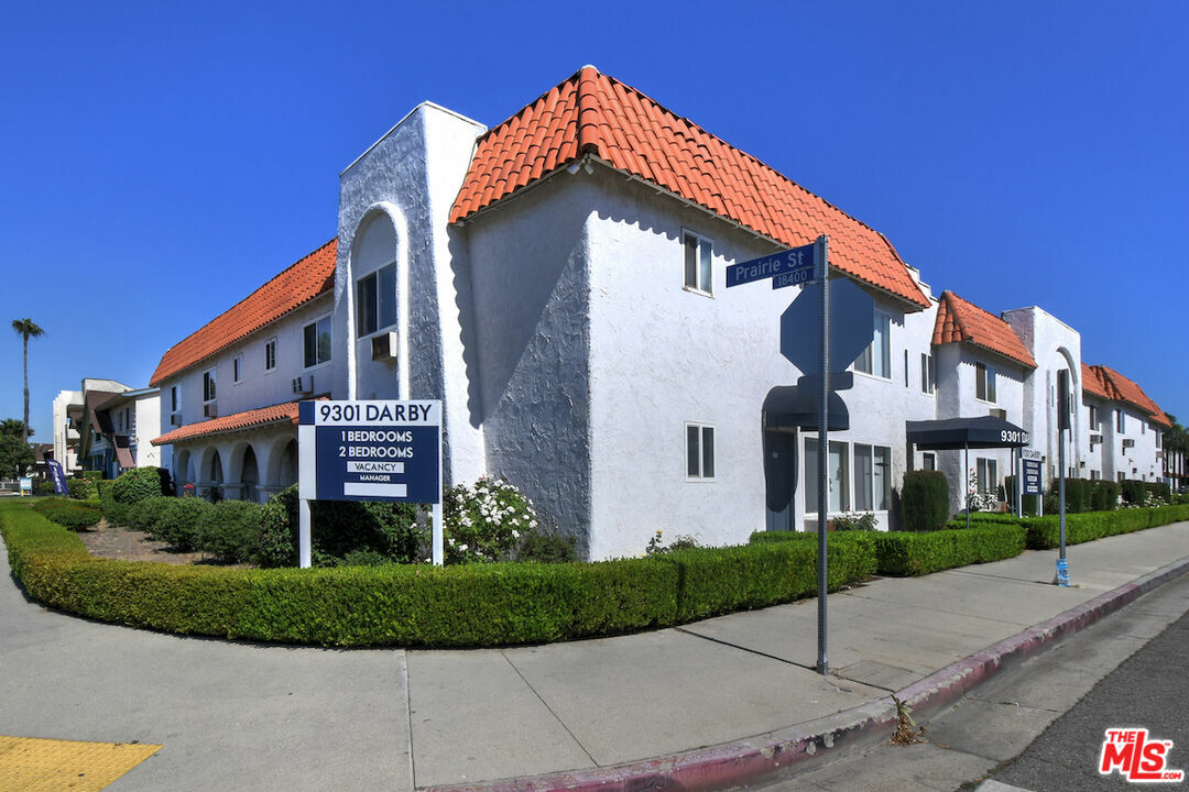 9301 Darby Ave  Northridge CA 91325 photo