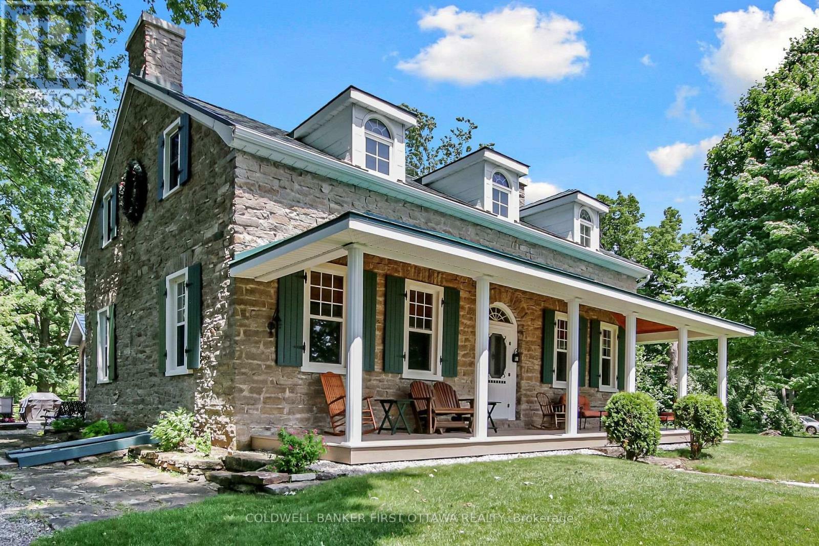 Photo de la propriété: 100 Loch End Road ON K7C 0S9
