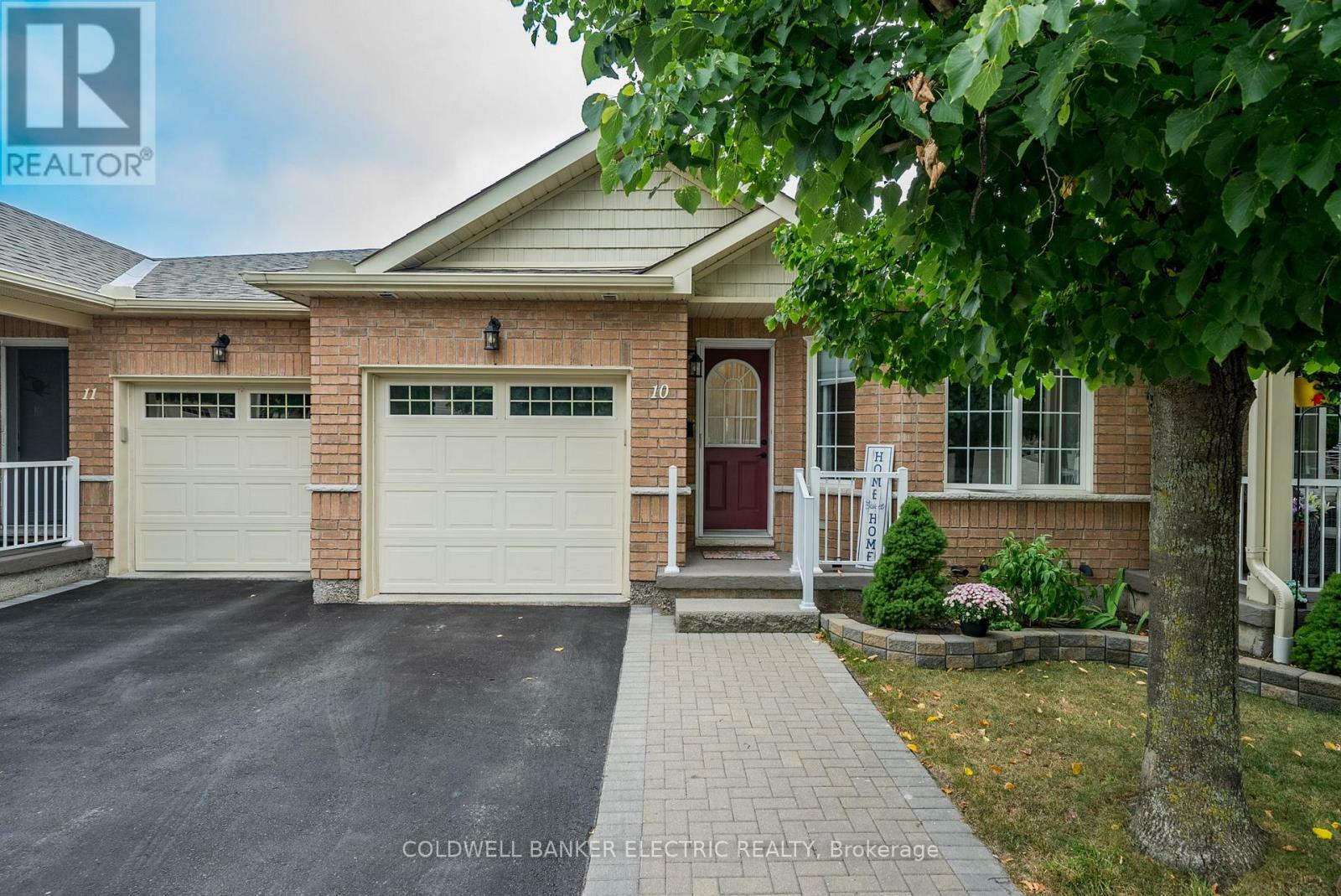 Property Photo: 861 Wentworth Street 10 ON K9J 8R7