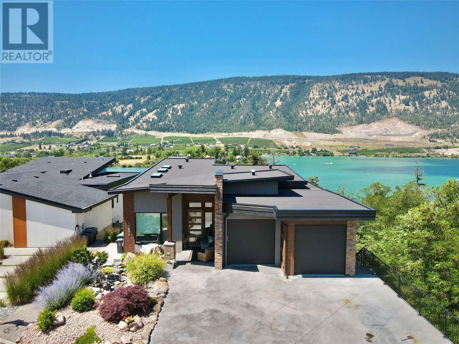 Photo de la propriété:  15896 Claridge Drive  BC V4V 2T6 