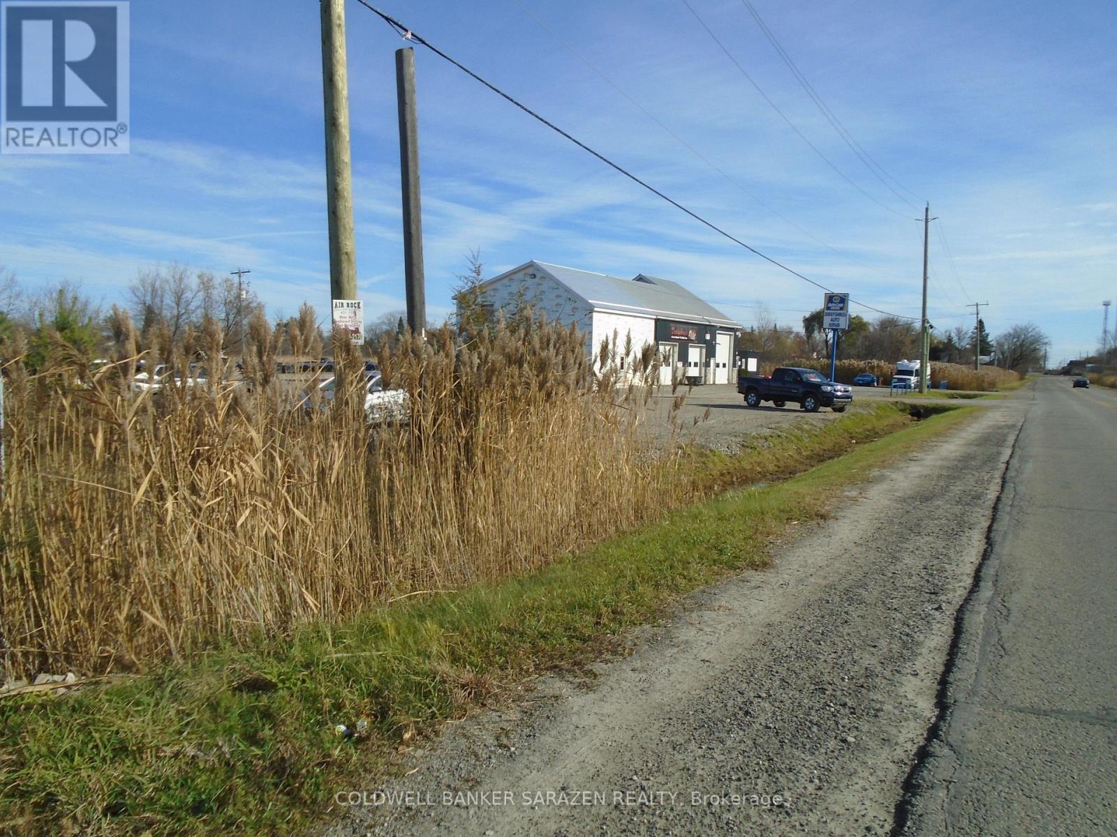 Photo de la propriété: 49 Rideau Avenue North Road East ON K7A 4W1