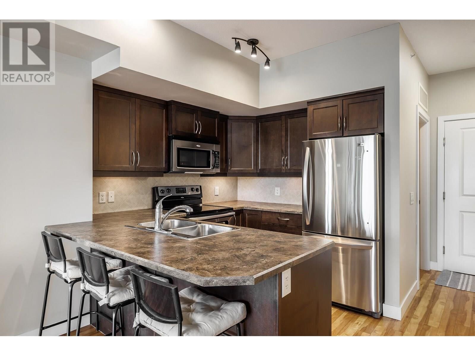 Property Photo:  850 Saucier Avenue 411  BC V1Y 6A3 