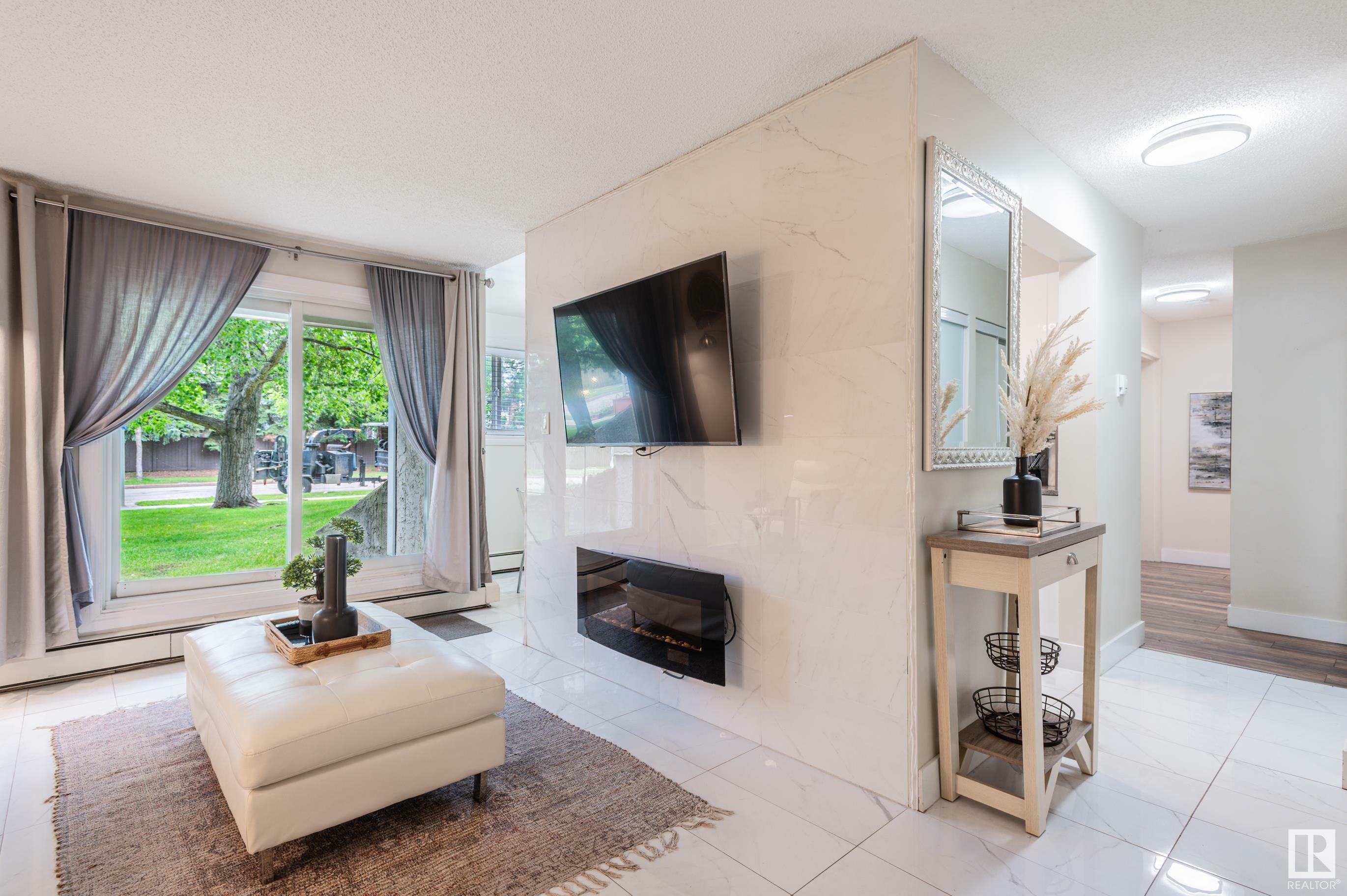 Property Photo: 11255 31 Avenue NW 8 AB T6J 3V6