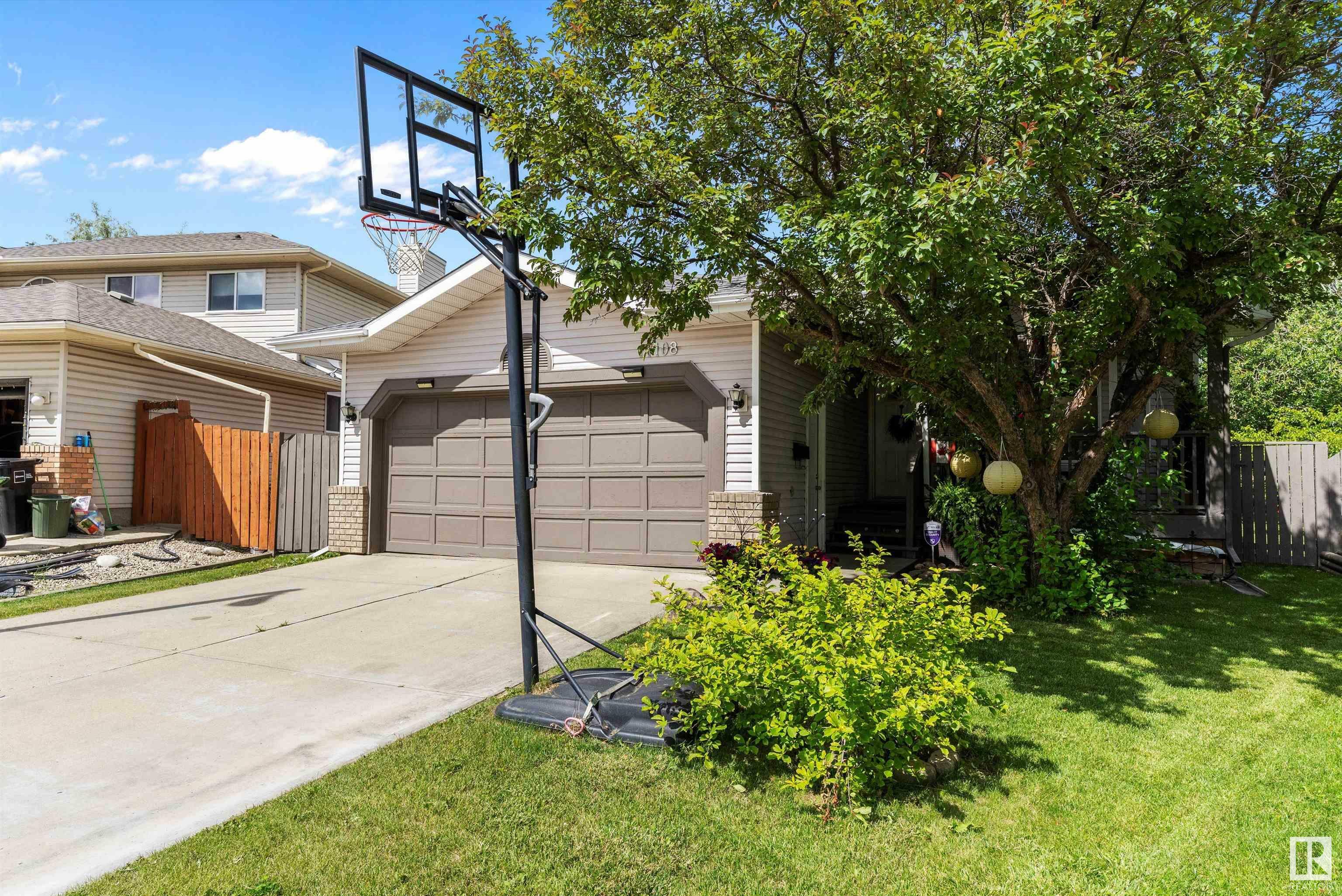 Property Photo: 11108 10A Avenue NW AB T6J 6S8